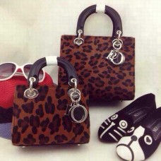Replika Dior Lady Standard Handtasche aus braunem Lammleder Replika Dior Lady Standard Handtasche aus braunem Lammleder