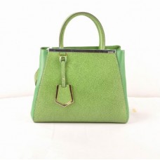 Fendi 2jours Kleine Tasche aus grünem Ferrari-Leder mit gekreuzten Adern und grasgrünem Muster Fendi 2jours Kleine Tasche aus grünem Ferrari-Leder mit gekreuzten Adern und grasgrünem Muster