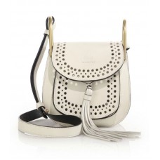 Chloe Hudson Mini Schultertasche aus perforiertem Leder, Weiß Chloe Hudson Mini Schultertasche aus perforiertem Leder, Weiß