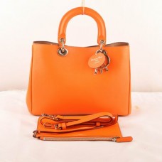 Dior Diorissimo Medium Tasche, orangefarbenes Originalleder (goldene Beschläge), Modell 603 Dior Diorissimo Medium Tasche, orangefarbenes Originalleder (goldene Beschläge), Modell 603