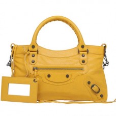 Balenciaga First Mangue