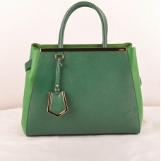 Fendi 2jours Dunkelgrüne Tasche mit gekreuzten Adern und grasgrünem Ferrari-Leder, mittelgroß Fendi 2jours Dunkelgrüne Tasche mit gekreuzten Adern und grasgrünem Ferrari-Leder, mittelgroß