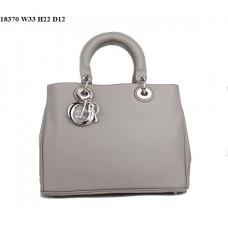 Dior Diorissimo Medium Tasche, graues Nappaleder (silberne Beschläge) 18370 Dior Diorissimo Medium Tasche, graues Nappaleder (silberne Beschläge) 18370