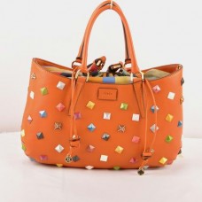 Fendi B Fab Nietenbesetzte orangefarbene Ferrari-Ledertasche mit mehrfarbigem Schmuckbesatz und großem Henkel Fendi B Fab Nietenbesetzte orangefarbene Ferrari-Ledertasche mit mehrfarbigem Schmuckbesatz und großem Henkel