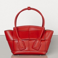 Bottega Veneta Mini Arco 29 Tasche aus rotem Kalbsleder mit Webmuster Bottega Veneta Mini Arco 29 Tasche aus rotem Kalbsleder mit Webmuster