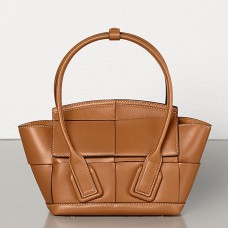 Bottega Veneta Mini Arco 29 Tasche aus holzgeflochtenem Kalbsleder Bottega Veneta Mini Arco 29 Tasche aus holzgeflochtenem Kalbsleder