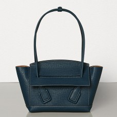 Bottega Veneta Arco 33 Tasche aus blauem genarbtem Kalbsleder
