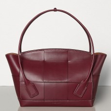 Bottega Veneta Arco 48 Intrecciato-Tasche aus bordeauxrotem Kalbsleder Bottega Veneta Arco 48 Intrecciato-Tasche aus bordeauxrotem Kalbsleder