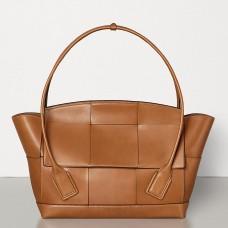 Bottega Veneta Arco 48 Intrecciato-Tasche aus hellbraunem Kalbsleder Bottega Veneta Arco 48 Intrecciato-Tasche aus hellbraunem Kalbsleder