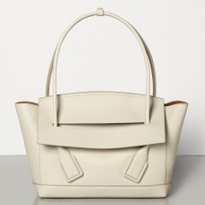 Bottega Veneta Arco 48 Tasche aus weißem genarbtem Kalbsleder Bottega Veneta Arco 48 Tasche aus weißem genarbtem Kalbsleder