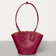 Bottega Veneta Kleine Korbtasche aus amaranthfarbenem Kalbsleder Bottega Veneta Kleine Korbtasche aus amaranthfarbenem Kalbsleder