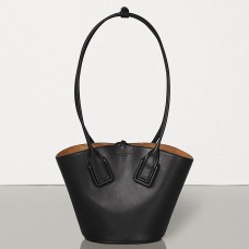 Bottega Veneta Kleine Korbtasche aus schwarzem Kalbsleder Bottega Veneta Kleine Korbtasche aus schwarzem Kalbsleder