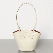 Bottega Veneta Kleine Korbtasche aus weißem Kalbsleder Bottega Veneta Kleine Korbtasche aus weißem Kalbsleder