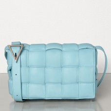 Gepolsterte Kassettentasche von Bottega Veneta aus Topazio-Kalbsleder Gepolsterte Kassettentasche von Bottega Veneta aus Topazio-Kalbsleder