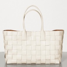 Bottega Veneta Mittelgroße Tragetasche aus weißem Maxi-Intreccio Bottega Veneta Mittelgroße Tragetasche aus weißem Maxi-Intreccio