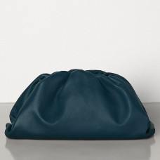 Bottega Veneta The Pouch Clutch aus marineblauem Kalbsleder Bottega Veneta The Pouch Clutch aus marineblauem Kalbsleder