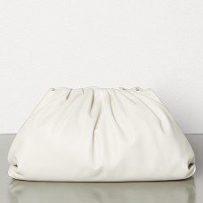 Bottega Veneta The Pouch Clutch aus weißem Kalbsleder Bottega Veneta The Pouch Clutch aus weißem Kalbsleder