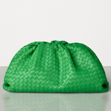 Bottega Veneta The Pouch Clutch aus grünem Intrecciato-Leder Bottega Veneta The Pouch Clutch aus grünem Intrecciato-Leder