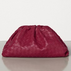 Bottega Veneta „The Pouch“-Clutch aus Amaranto-Intrecciato-Leder Bottega Veneta „The Pouch“-Clutch aus Amaranto-Intrecciato-Leder