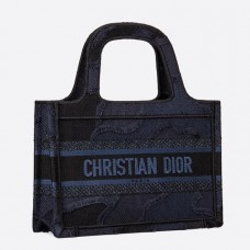 Dior Mini Book Tote Bag aus blauem Camouflage-Canvas Dior Mini Book Tote Bag aus blauem Camouflage-Canvas