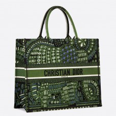 Dior Book Tote, Dior Tasche in Grün, besticktes Canvas mit Tiermotiven