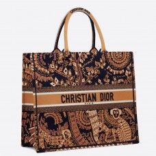 Dior Book Tote Bag aus orangefarbenem Canvas mit Tierstickerei