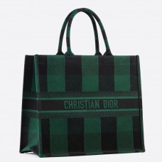 Dior Book Tote Bag aus grün/schwarz kariertem, besticktem Canvas Dior Book Tote Bag aus grün/schwarz kariertem, besticktem Canvas