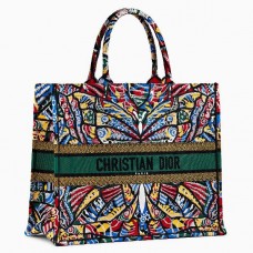 Dior Butterfly Book Tote aus mehrfarbig besticktem Canvas Dior Butterfly Book Tote aus mehrfarbig besticktem Canvas
