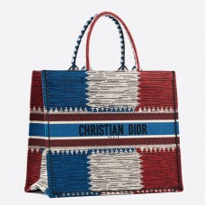 Dior Book Tote Bag aus Canvas mit französischer Flaggenstickerei Dior Book Tote Bag aus Canvas mit französischer Flaggenstickerei