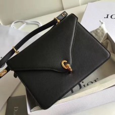 Dior C'est Dior Klappentasche aus schwarzem Kalbsleder Dior C'est Dior Klappentasche aus schwarzem Kalbsleder