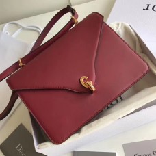 Dior C'est Dior Klappentasche aus rotem Kalbsleder Dior C'est Dior Klappentasche aus rotem Kalbsleder