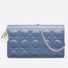 Dior Lady Dior Clutch mit Kette in Denimblau Lackleder
