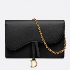 Dior Clutch aus schwarzem Kalbsleder mit Sattelkette Dior Clutch aus schwarzem Kalbsleder mit Sattelkette