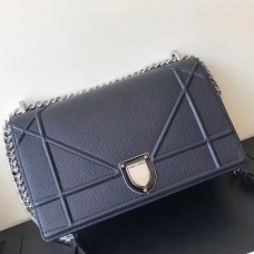 Dior Diorama Klappentasche aus schwarzem genarbtem Kalbsleder Dior Diorama Klappentasche aus schwarzem genarbtem Kalbsleder