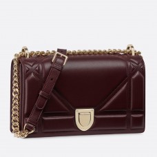 Dior Bordeaux Diorama Lammledertasche mit großem Cannage-Motiv Dior Bordeaux Diorama Lammledertasche mit großem Cannage-Motiv
