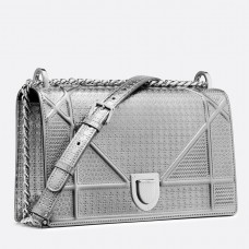 Dior Diorama Tasche aus silberfarbenem Metallic-Kalbsleder Dior Diorama Tasche aus silberfarbenem Metallic-Kalbsleder
