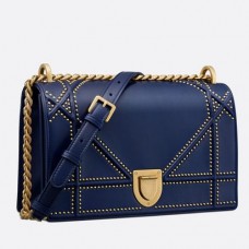 Dior Diorama Tasche aus blauem, genietetem Lammleder Dior Diorama Tasche aus blauem, genietetem Lammleder