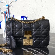 Dior kleine Dioraddict Klappentasche aus schwarzem Lammleder Dior kleine Dioraddict Klappentasche aus schwarzem Lammleder