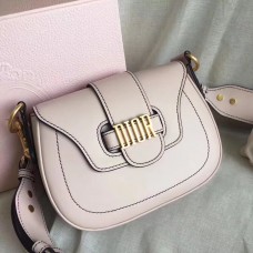 Dior D-Fence Satteltasche aus elfenbeinfarbenem Kalbsleder Dior D-Fence Satteltasche aus elfenbeinfarbenem Kalbsleder