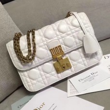 Dior Dioraddict Klappentasche aus weißem Lammleder Dior Dioraddict Klappentasche aus weißem Lammleder