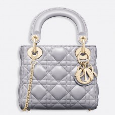 Dior Mini Lady Dior Tasche aus grauem, perlmuttfarbenem Lammleder mit Kette