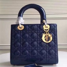 Dior Lady Dior Tasche, mittelgroß, aus blauem Lackleder