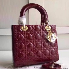Dior Lady Dior Tasche, mittelgroß, aus bordeauxrotem Lackleder