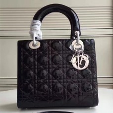 Dior Lady Dior Tasche, mittelgroß, aus schwarzem Lackleder Dior Lady Dior Tasche, mittelgroß, aus schwarzem Lackleder
