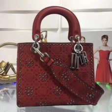 Dior Lady Dior Tasche, mittelgroß, aus rotem, genietetem Kalbsleder Dior Lady Dior Tasche, mittelgroß, aus rotem, genietetem Kalbsleder