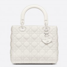 Dior Lady Dior Tasche (mittelgroß) aus weißem, ultramattem Kalbsleder