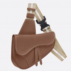 Dior Herren-Satteltasche aus braunem genarbtem Kalbsleder Dior Herren-Satteltasche aus braunem genarbtem Kalbsleder