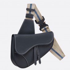 Dior Herren-Satteltasche aus marineblauem genarbtem Kalbsleder Dior Herren-Satteltasche aus marineblauem genarbtem Kalbsleder