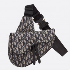 Dior Herren-Satteltasche aus schrägem Canvas Dior Herren-Satteltasche aus schrägem Canvas