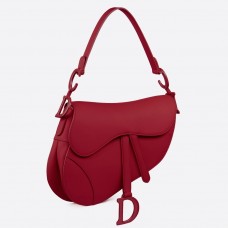 Dior Satteltasche aus kirschrotem, mattem Kalbsleder Dior Satteltasche aus kirschrotem, mattem Kalbsleder
